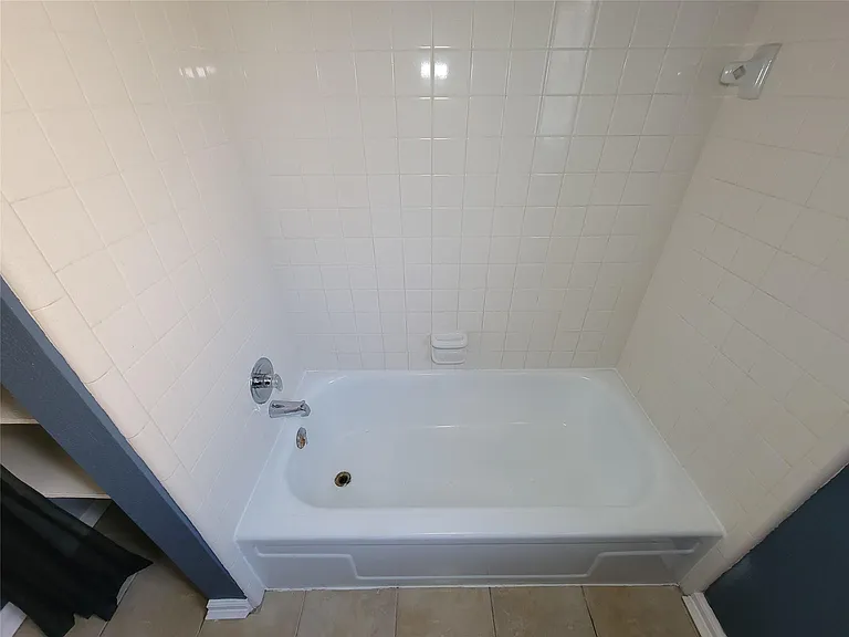 409 S Travis St — Photo 30
