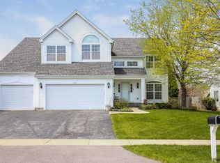 1142 Vista Dr, Gurnee, IL 60031