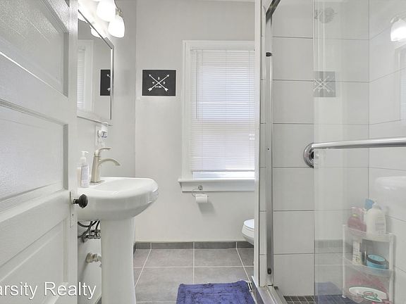 4th image of 252 E 18th Ave