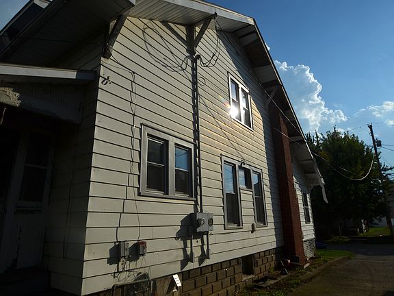 3rd image of 425 Byron St