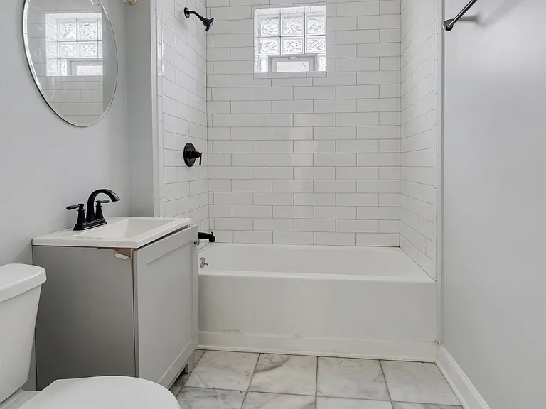 3649 W Montrose Ave #1M — Photo 8