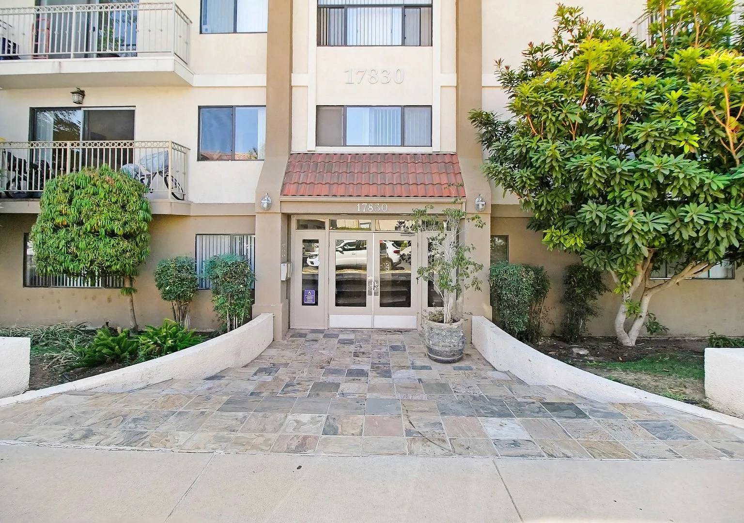 Merridy Court — Photo 1