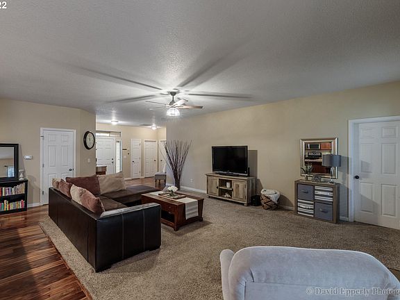 4th image of 60230 Wapiti Dr