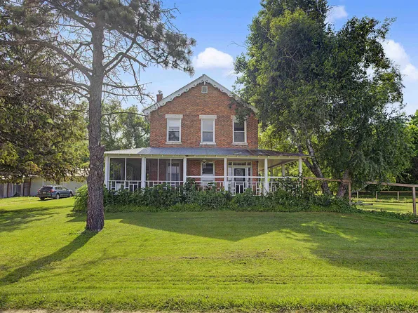 10198 S Crazy Hollow Rd, Hanover, IL 61041
