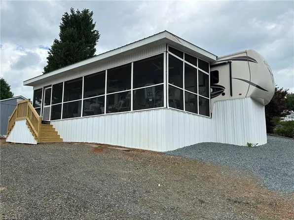 223 Grand View Dr, New London, NC 28127