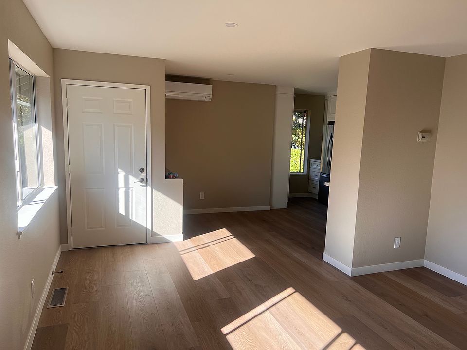 1st image of 471A Alexander Ave