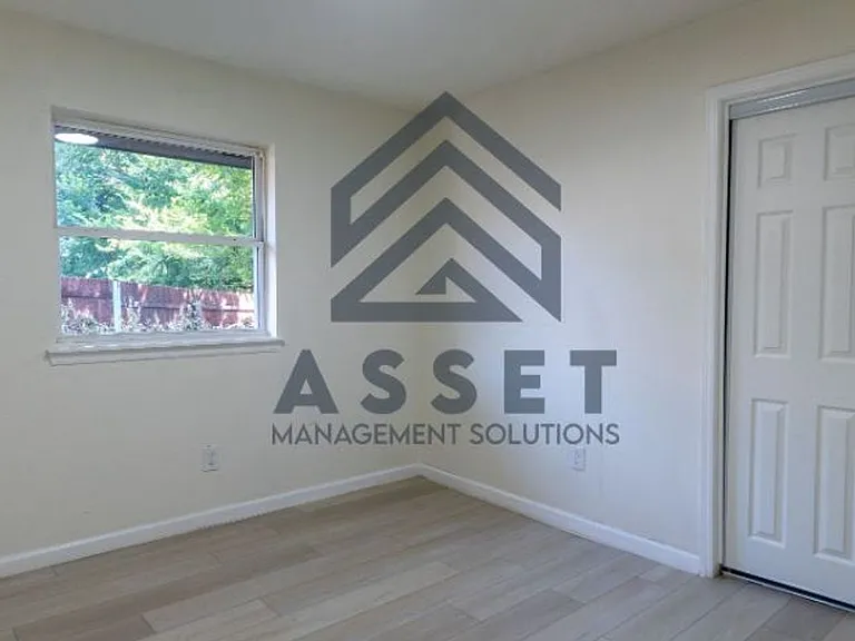 801 Cogswell Cir — Photo 27