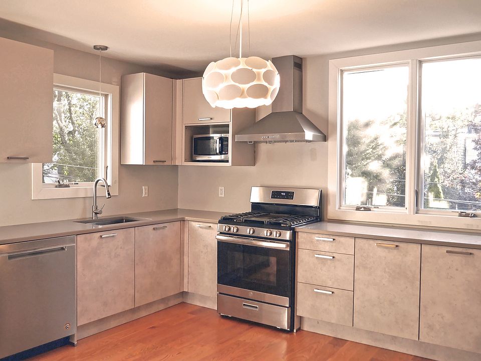 1st image of 306 13th St #2F
