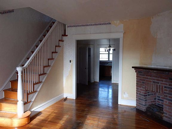 2nd image of 6026 Tackawanna St