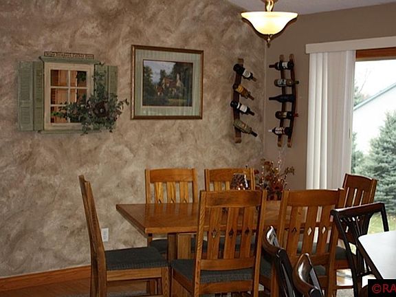 4th image of 304 Linden St