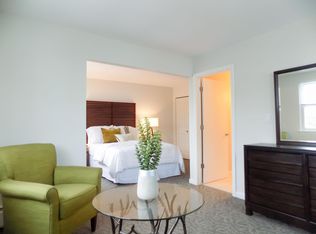 195 Admiral Kalbfus Rd APT 22DD, Newport, RI 02840