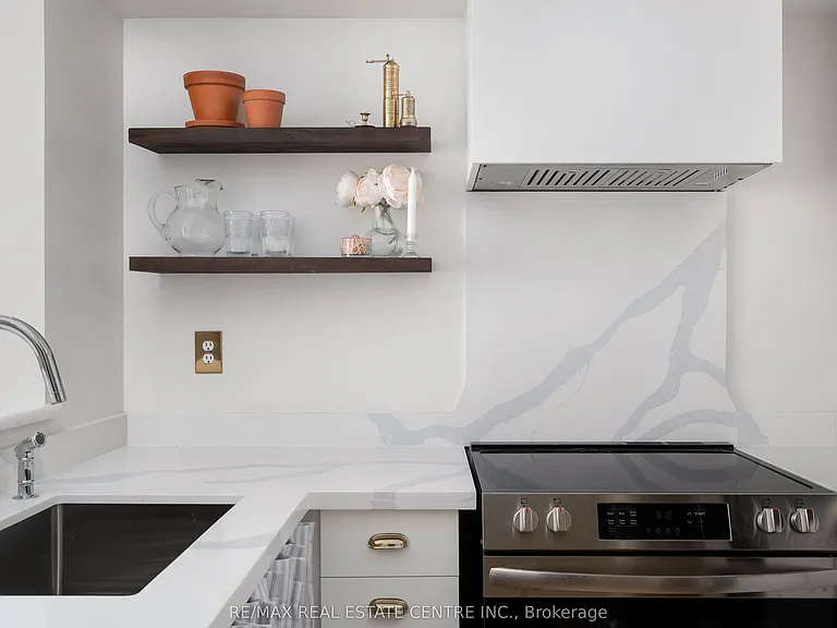 942 Yonge St #616 — Photo 21