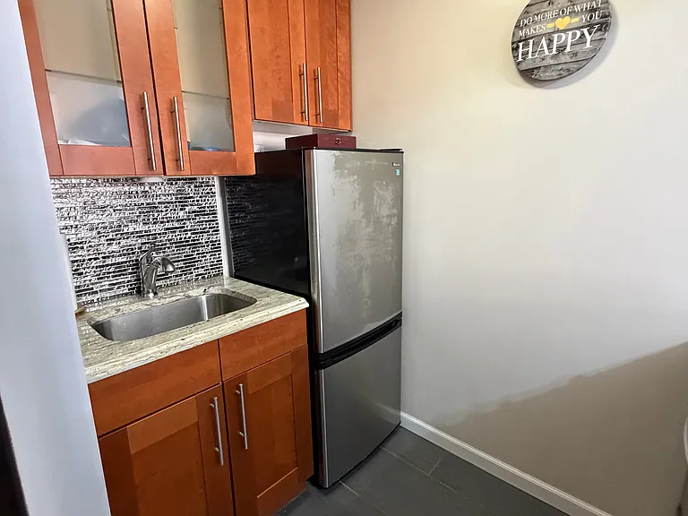 114 Suffolk St #1B — Photo 4