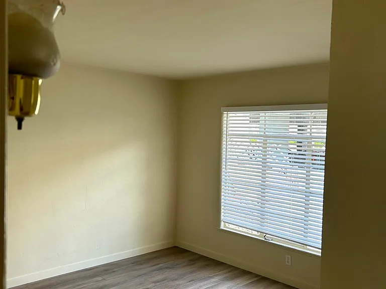 4754 Kraft Ave — Photo 10
