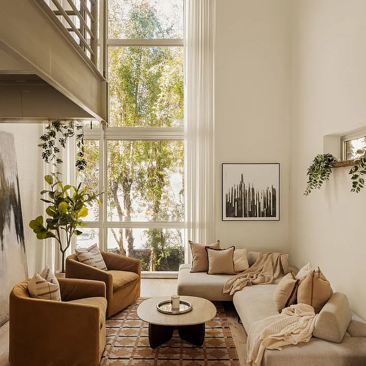 3450 Cahuenga Blvd W #907