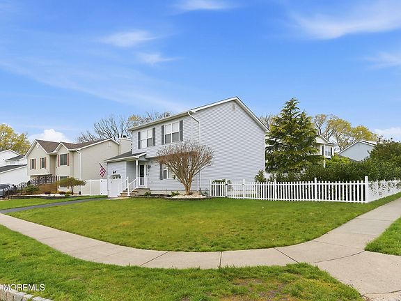 3rd image of 32 Bronia Street