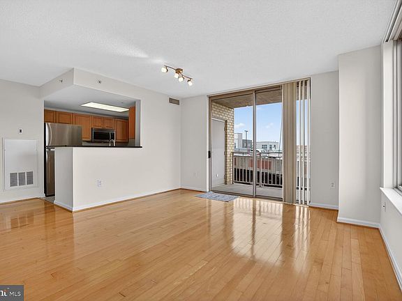 2nd image of 2726 Gallows Rd APT 619
