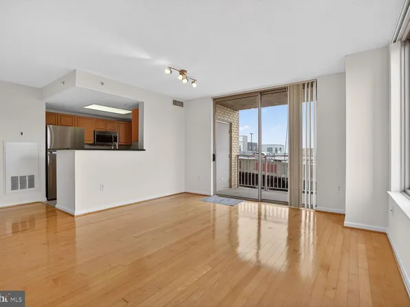 2726 Gallows Rd APT 619, Vienna, VA 22180