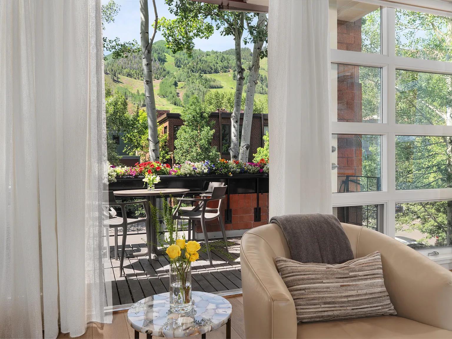 3 bed, 2584 sqft, $100,000 — Photo 2