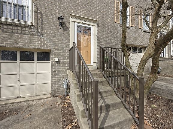 3rd image of 1407 Harewood Sq
