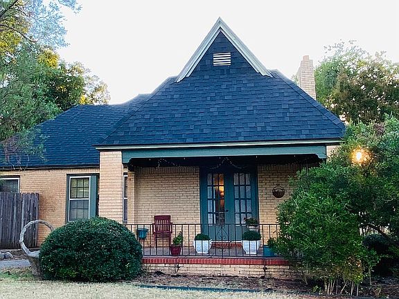 2nd image of 806 Josephine St