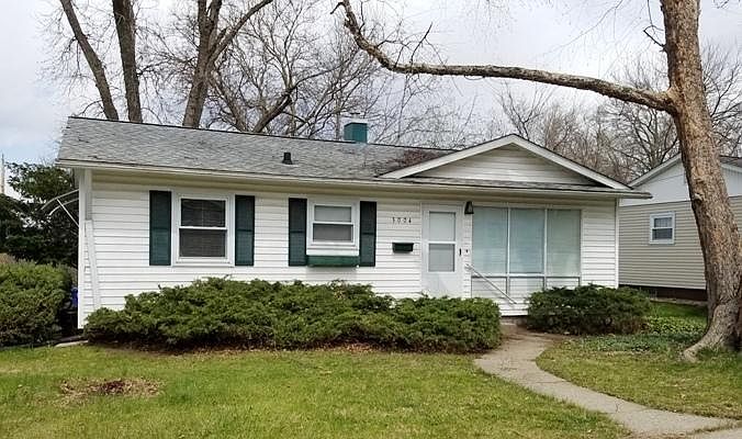1st image of 3004 Oak Street Ct