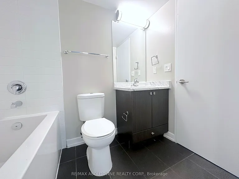 561 Sherbourne St #702 — Photo 9
