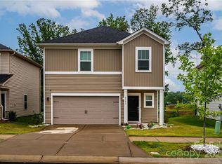 2131 Belterra Dr, Charlotte, NC 28216