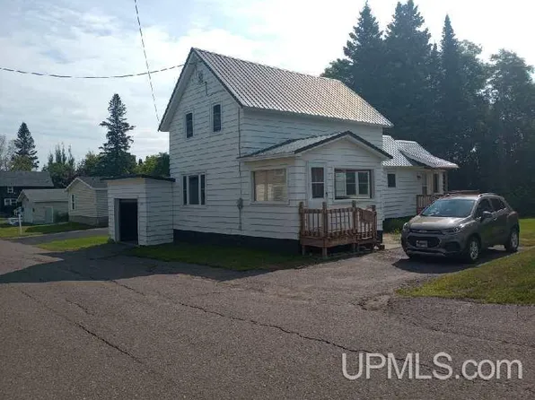 56912 Hecla St, Calumet, MI 49913