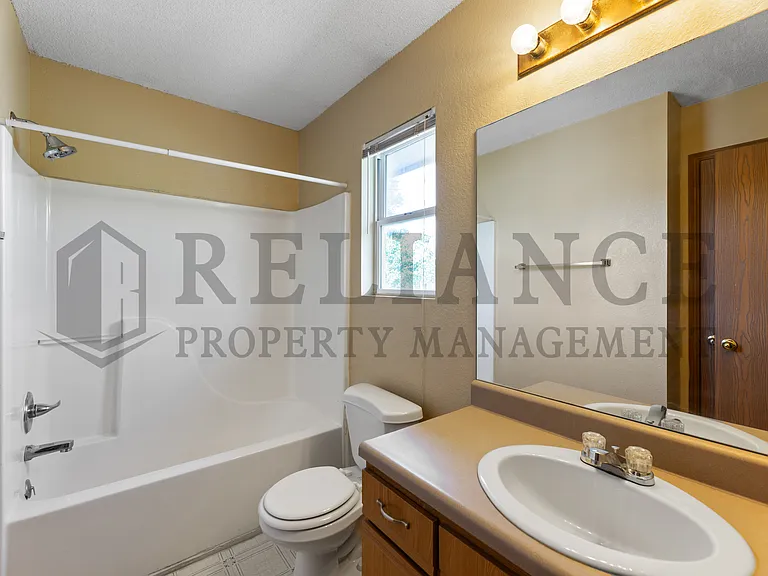 1134 Richmond St — Photo 15