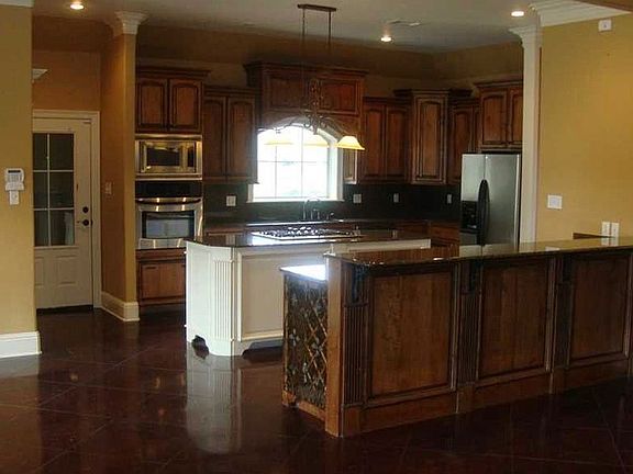 4th image of 4560 Brooklyn Dr