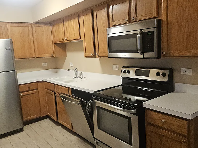 2214 S Goebbert Rd #279 — Photo 3