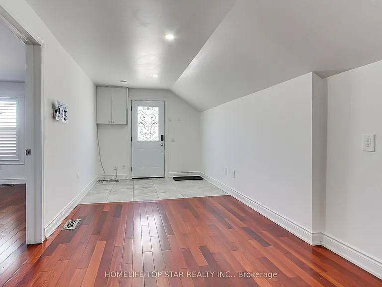 17 Royal St #UPPER — Photo 10