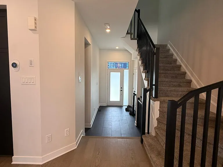 92 Longworth Ave — Photo 4