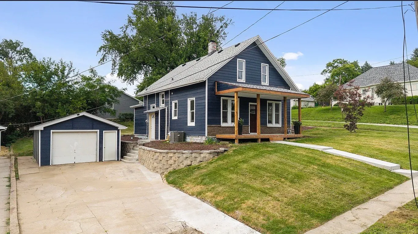 Adorable refinished home in the heart of Bennington. — Photo 1