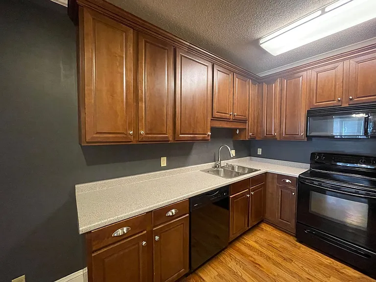 175 Corbin Ave — Photo 6