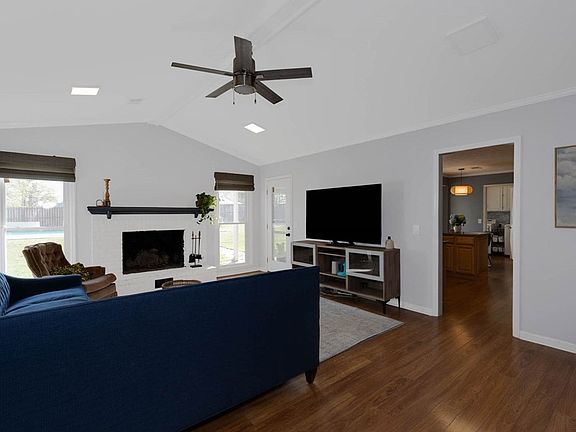 5th image of 6686 Glenmore Way