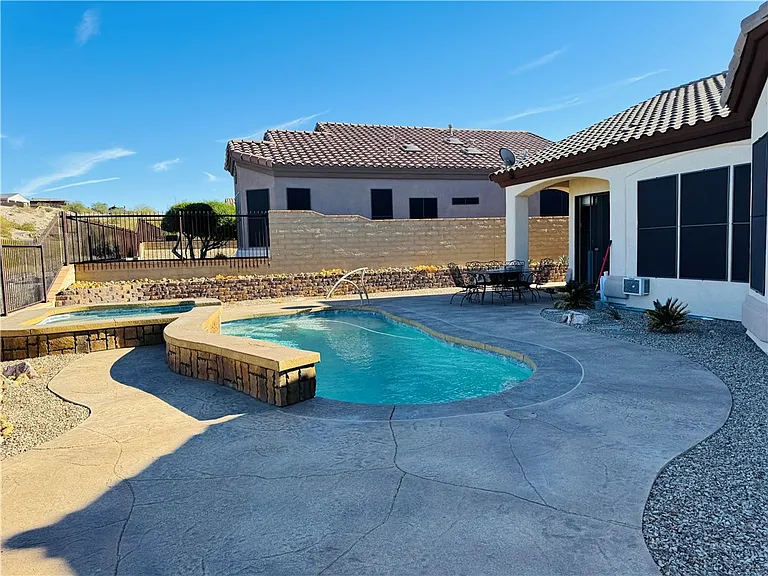 2853 Esmerelda Dr — Photo 26