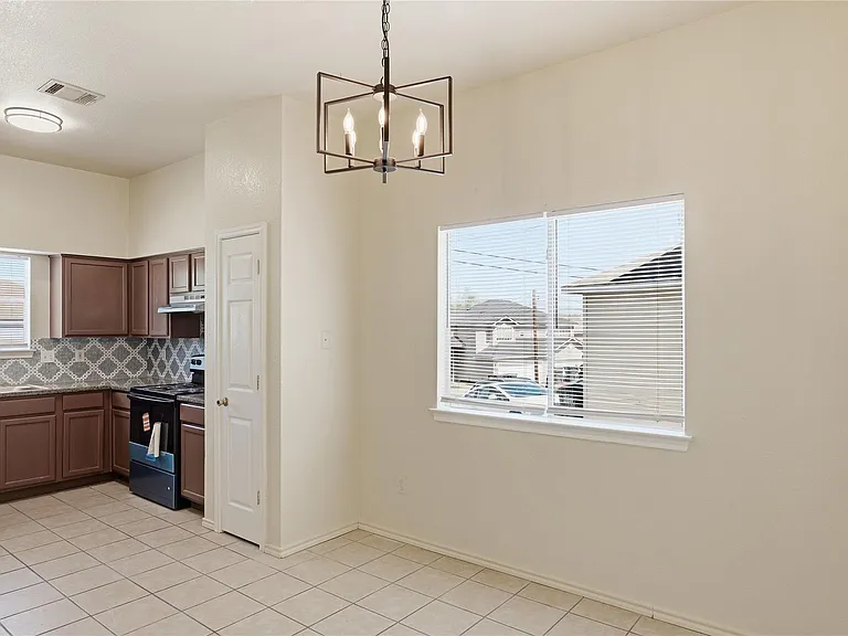 885 Sagewood Trl — Photo 7