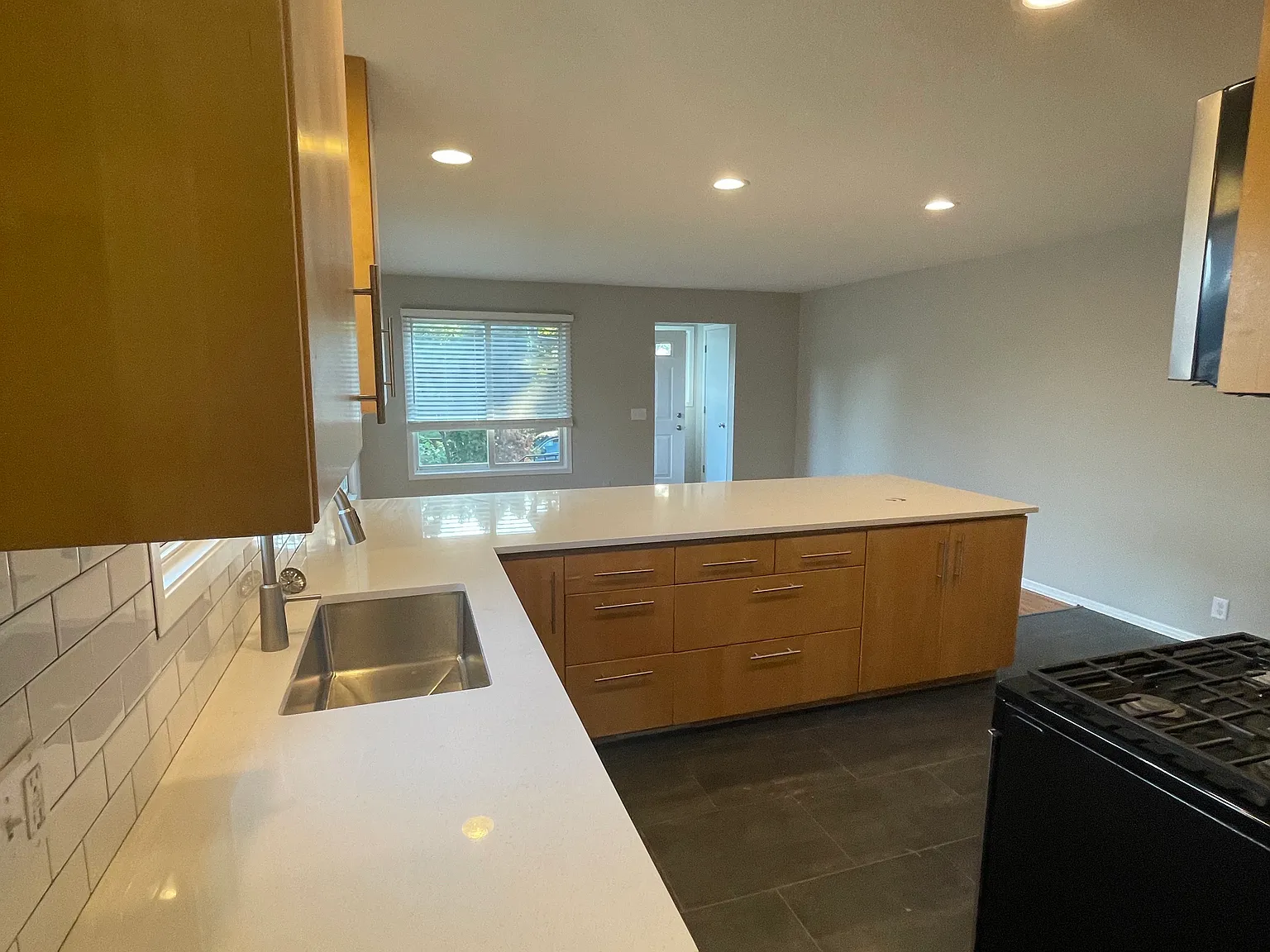 2109 Grand Ave S — Photo 2
