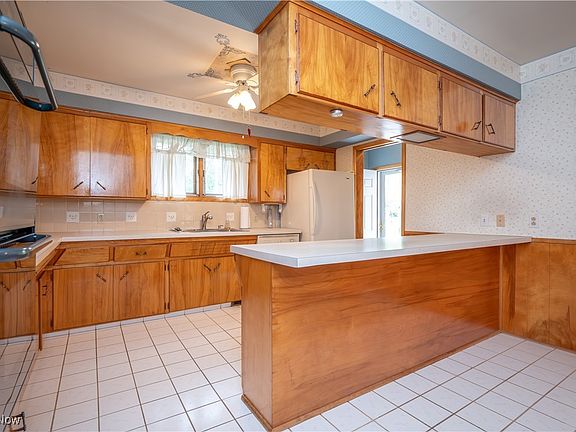 3rd image of 3011 Hoffman Cir NE