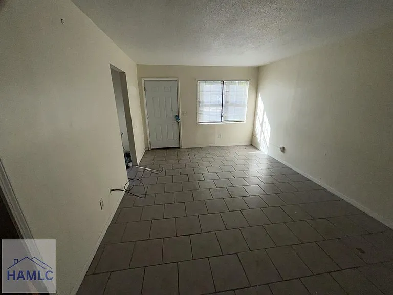 814 Lesa St — Photo 12