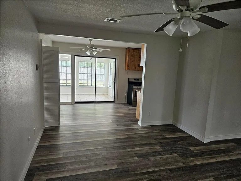 115 Holly Dr — Photo 4