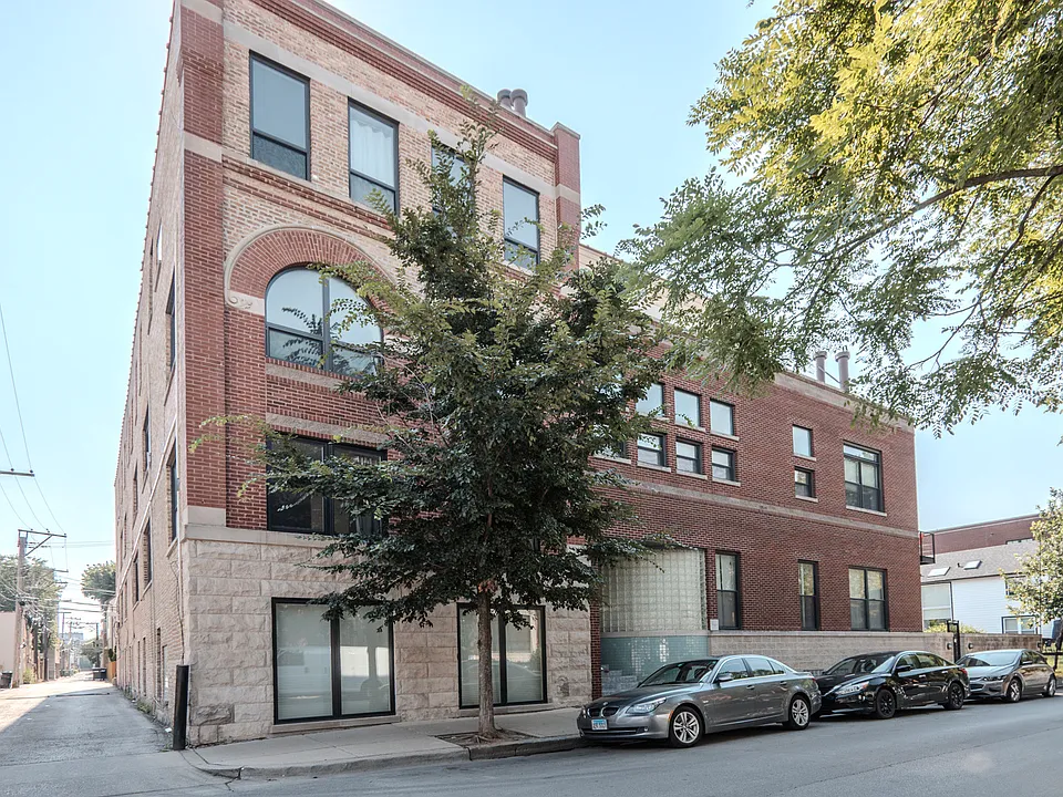 2343 N Greenview Ave #110