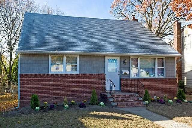 1st image of 652 Hoover St