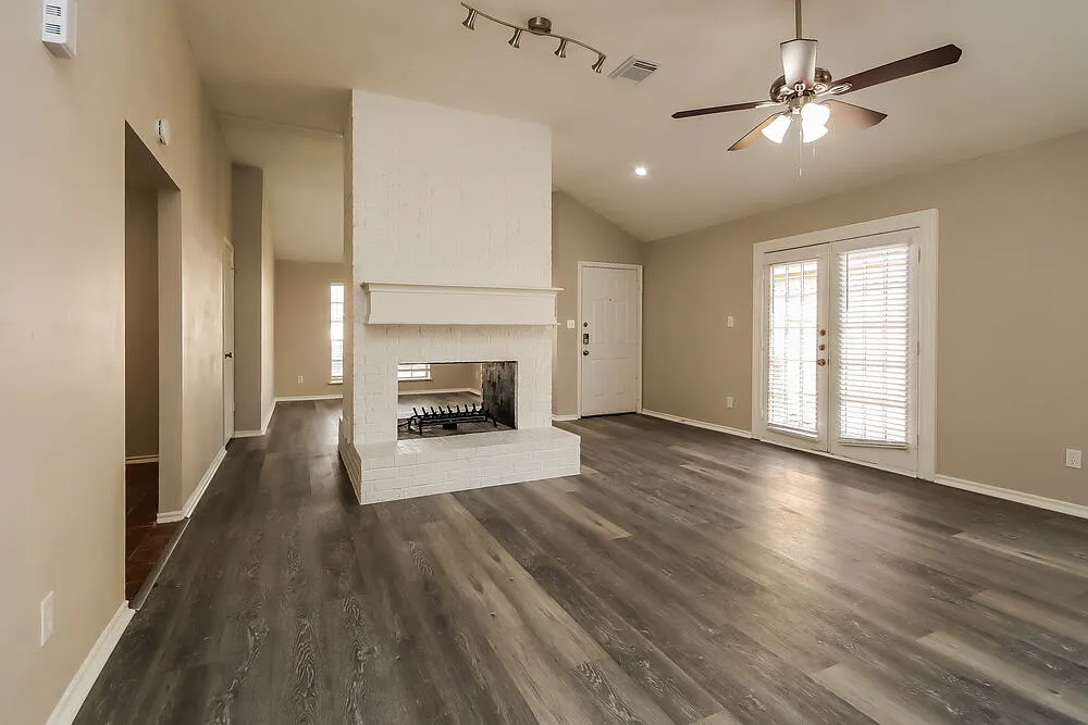 3 bed, 2.0 bath, 1620 sqft, $2,385 — Photo 4