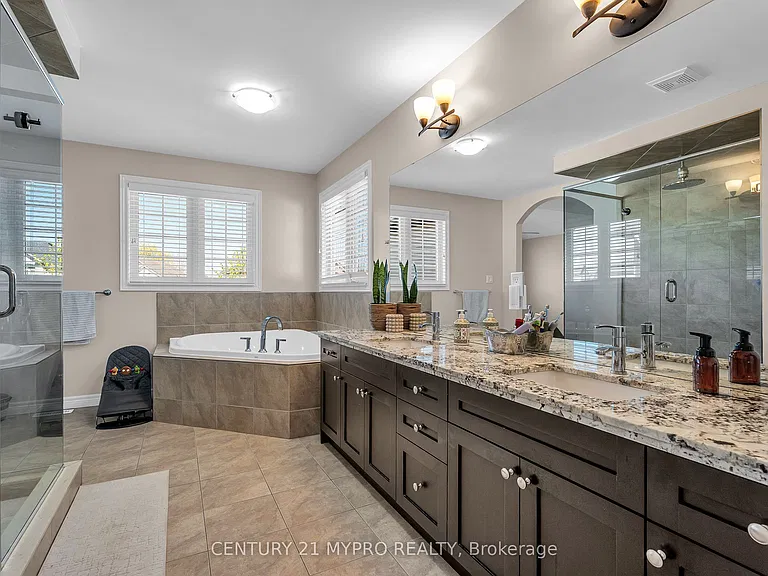 1130 Baird St — Photo 17