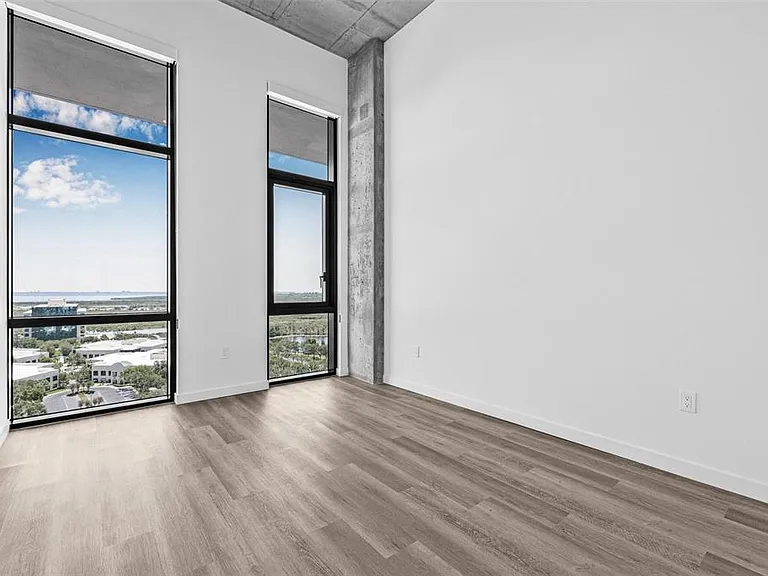 221 Main St N #Penthouse 1612 — Photo 20