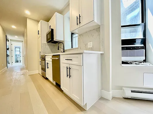 Rented by HOLTON REAL ESTATE INC. | media 1