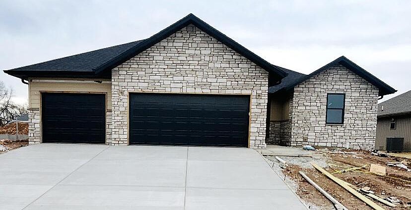 1st image of 652 W Castor Loop